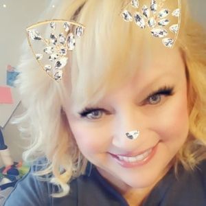 Meet your Posher, Lorie